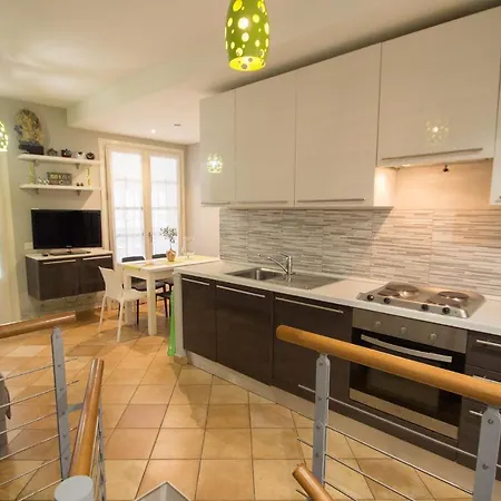 In Prestigiosa Del '700 Apartment